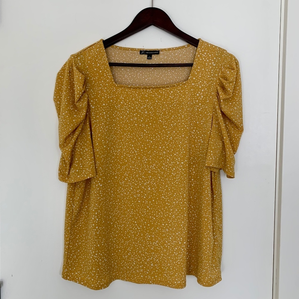 Gorgeous Material Adrianna Papell EUC Blouse